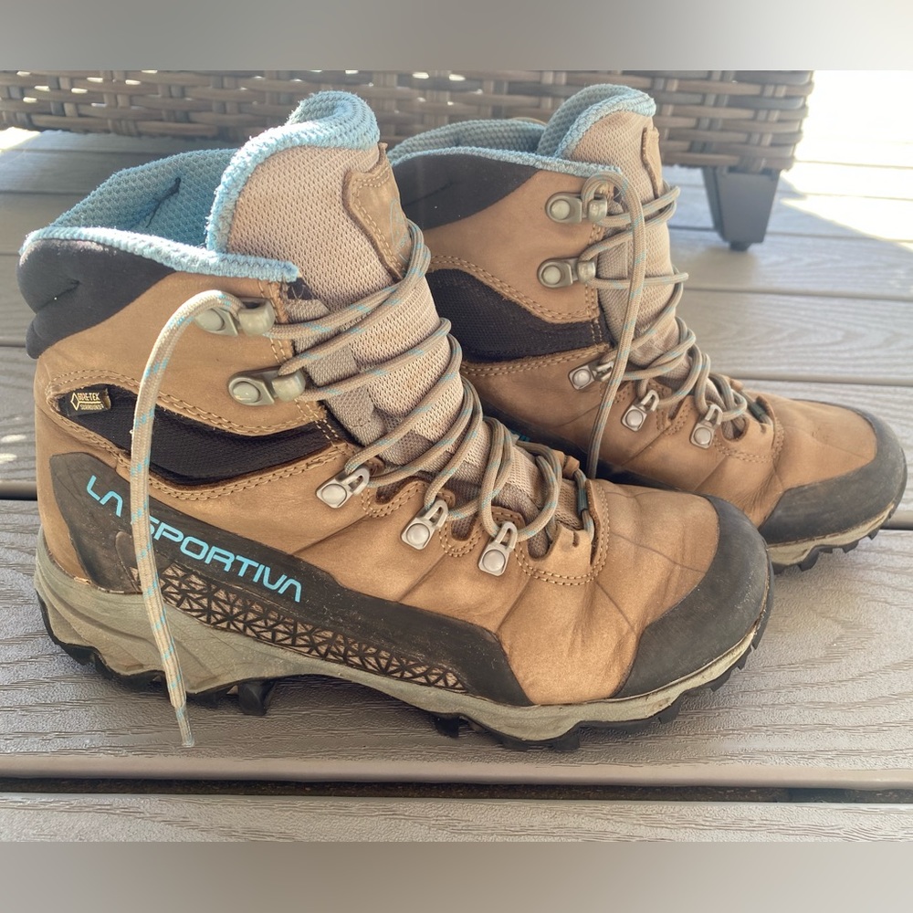 La Sportiva Nucleo High II GTX Hiking Boots - Women’s size EU 39 US 7.5+